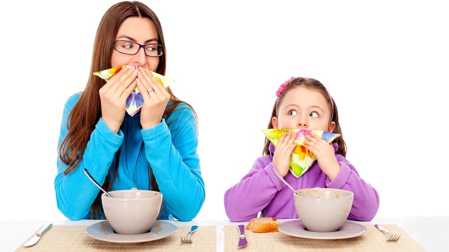 Làm thế nào để dạy con bạn cách ứng xử tốt
